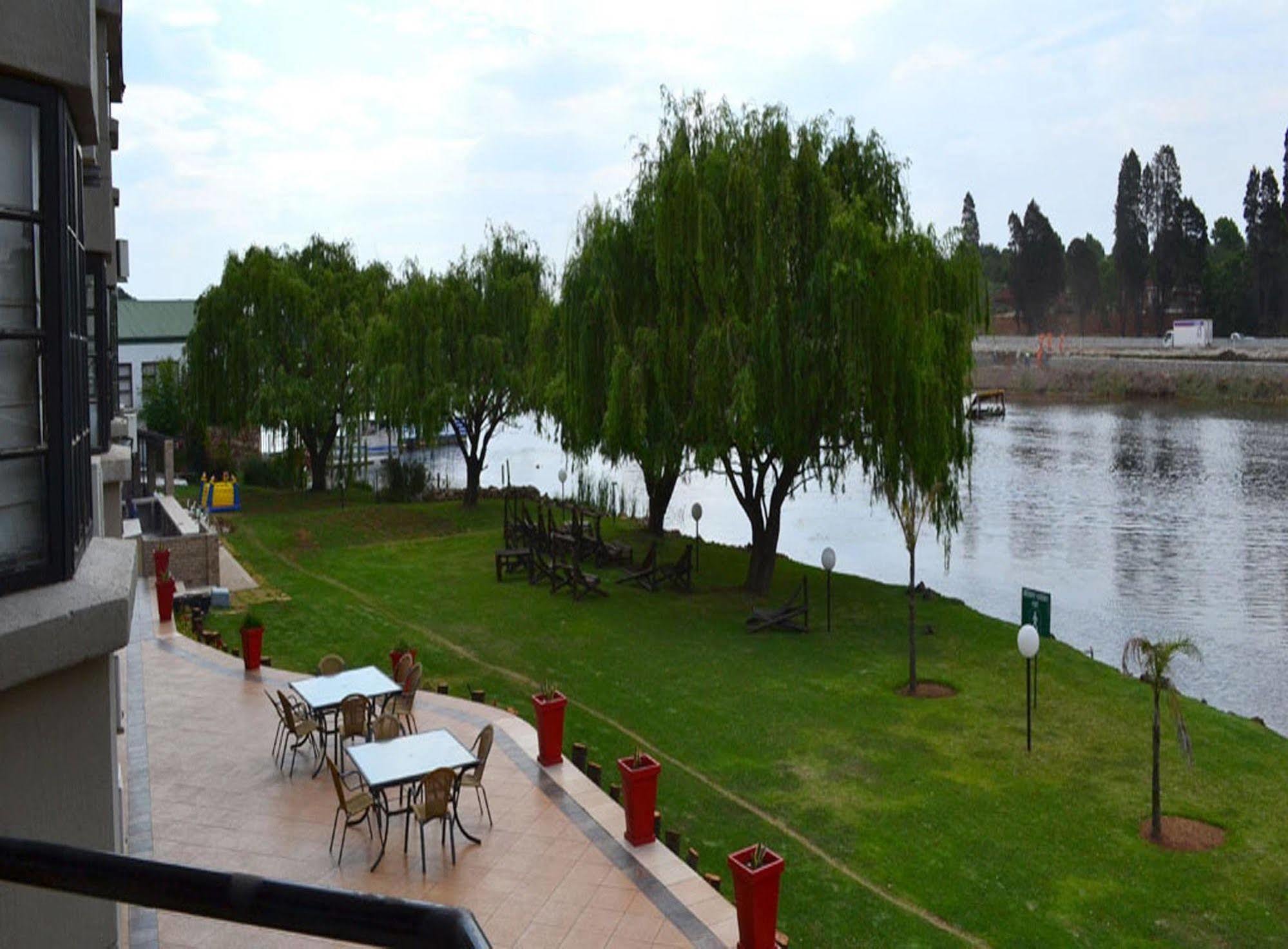 The Lakes Hotel & Conference Centre Benoni Kültér fotó